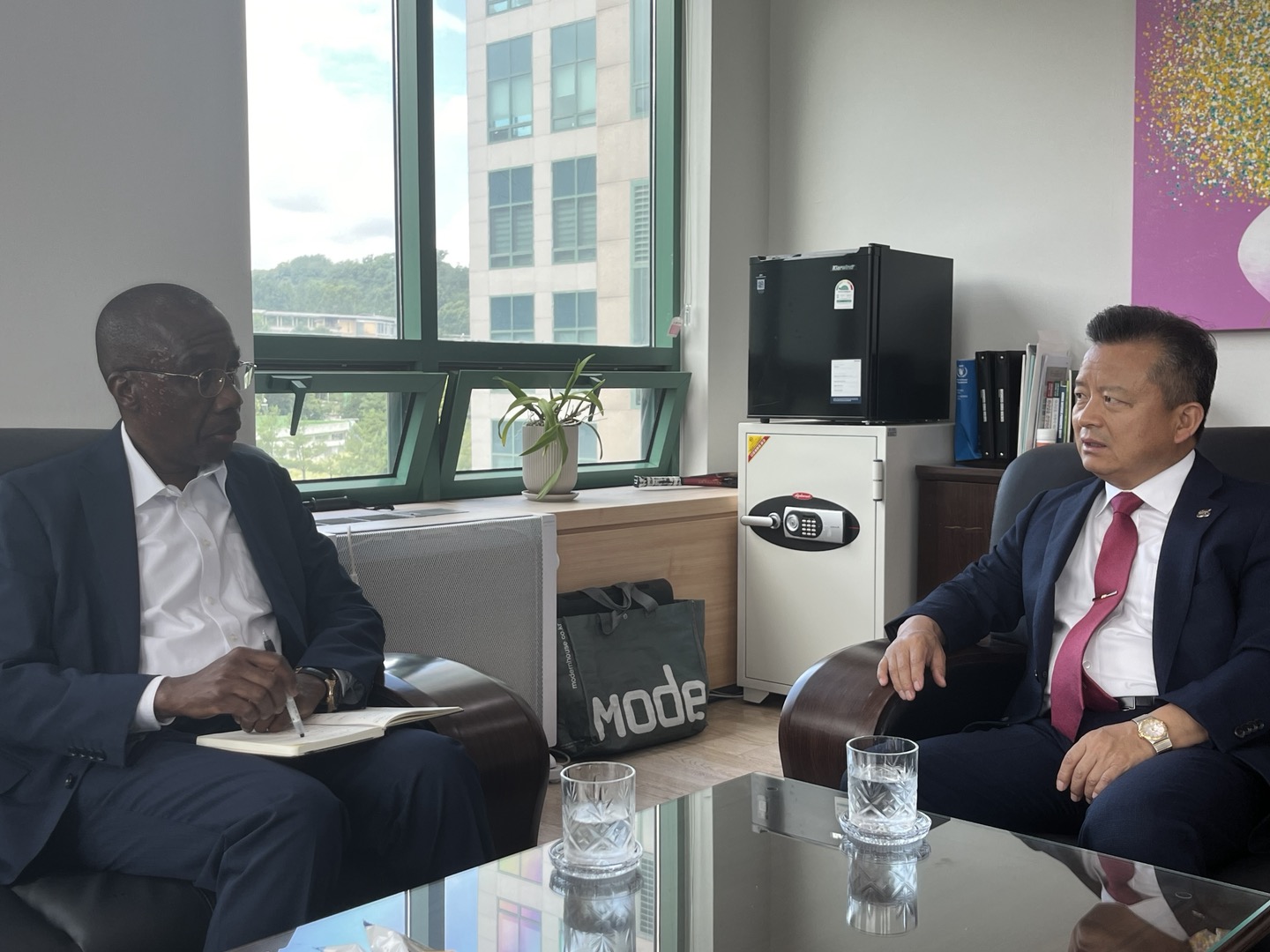 Meeting with Ambassador of Mozambique to South Korea (resident of Japan)